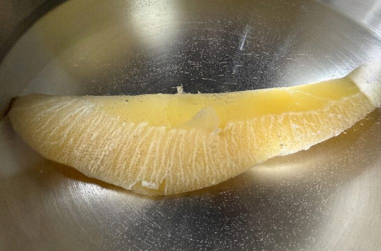 数の子を塩水で塩抜き