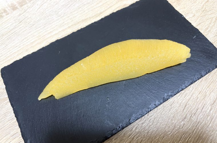 皿に盛りつけた数の子