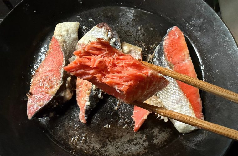 酒粕漬けの鮭の箸上げ