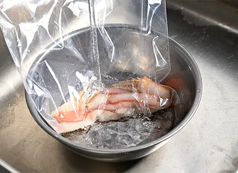 冷凍生ズワイガニの解凍方法